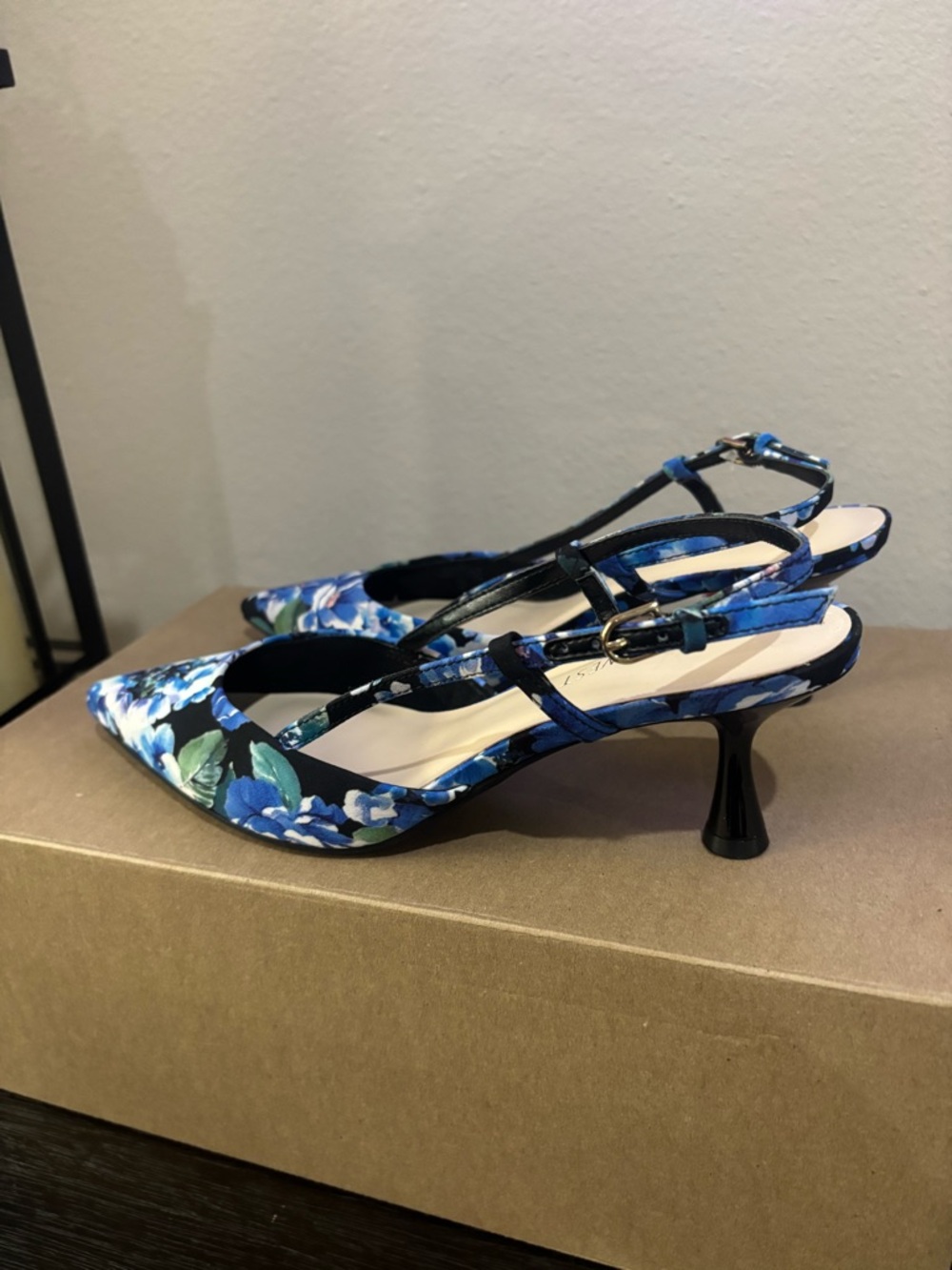 Nine west Rindy Slingback Kitten Heels With Blue Floral Size 8M - Picture 3 of 7